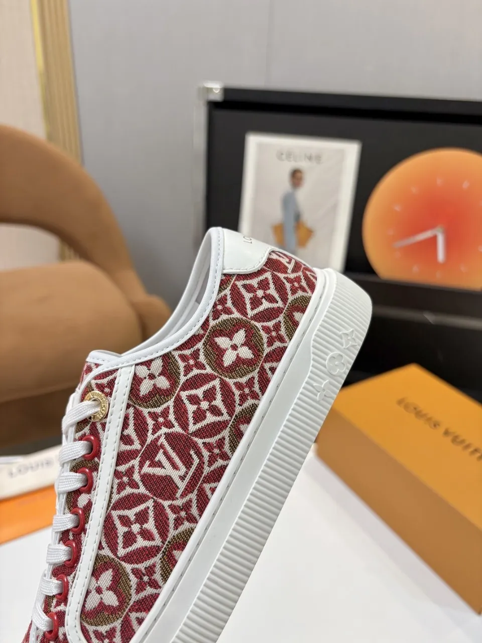 p580🐮🐮 LV couple skate shoes｜Classic jacquard, the ultimate code for a sweet outing! 👫** This pair of shoes is Louis Vuitton's love letter to fashionistas💌 - **classic presbyopic skate shoes**, the perfect choice for couples to go out on the street!  🔸 **Luxury details are a must-have**: Jacquard fabric  🔸 **So comfortable that you don’t want to take it off**: The sheepskin lining is skin-friendly and breathable, warm in autumn and winter without stuffing your feet, refreshing in spring and summer without being sticky, and you can wear it with a high-end feel in all seasons!  🔸 **Steady sense of security**: Non-slip rubber outsole, perfect grip, accompanying you through romantic streets.  **💑 Couple outfit inspiration**: ▪️ For boys, pair with leggings + baseball cap for a trendy street look!  ▪️ Girls can wear short skirts or shark pants, and the sweet and cool style is easy to choose~ **#Louis Vuitton #couple shoes #presbyopia classic** **👉 Click to collect and become the most fashionable CP in the circle of friends with him! ** Fabric: Imported cowhide/classic jacquard fabric Lining: Sheepskin lining Sole: Original rubber sole Size: Women’s size 35-42 (40/41/42 customized) Men’s size 39-45 (39.45 customized)